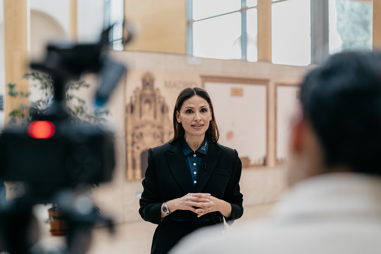 Sir Alex Ellis, embajador británico en España, afirmó: “En el Reino Unido y España, el deporte no es solo un pasatiempo, sino también parte de la identidad de nuestros países, un motor de crecimiento económico que fomenta el empleo, la innovación y las conexiones internacionales, y me enorgullece que el Reino Unido esté a la vanguardia de la tecnología adaptativa. A través de la campaña Gamechangers, la Embajada Británica se complace en contribuir a facilitar el intercambio de experiencias entre nuestras dos grandes naciones deportivas, para que la inclusión se convierta en la norma y no en la excepción”.  La Embajada Británica en España, a través de la campaña GREAT Gamechangers, sigue defendiendo la inclusión, la diversidad y la igualdad en el deporte, movilizando a socios británicos y españoles para demostrar cómo los valores compartidos pueden impulsar un cambio social significativo. Esta colaboración con Laureus se basa en un compromiso continuo para garantizar que el deporte sea accesible a los jóvenes de todas las capacidades.   Laureus Sport for Good es líder mundial en el sector del deporte para el desarrollo y apoya más de 300 programas en todo el mundo. A través de sus nuevos compromisos en Madrid, Laureus pretende ampliar el acceso al deporte, reforzar las vías de inclusión para los jóvenes con discapacidad y empoderar a las organizaciones locales con un profundo conocimiento de la comunidad.  La mesa redonda Shaping the Future of Inclusive Sport cuenta con el apoyo de la campaña Gamechangers de GREAT, que celebra el compromiso del Reino Unido con la igualdad, la diversidad y la inclusión a través de deportistas y actividades que realmente marcan la diferencia. GREAT es la campaña de marketing internacional del Gobierno británico, que muestra lo mejor del Reino Unido.  El deporte GREAT lo practican los Gamechangers