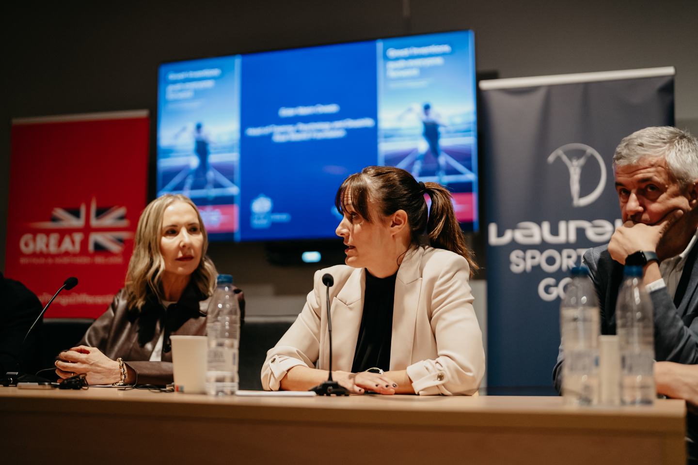 Sir Alex Ellis, embajador británico en España, afirmó: “En el Reino Unido y España, el deporte no es solo un pasatiempo, sino también parte de la identidad de nuestros países, un motor de crecimiento económico que fomenta el empleo, la innovación y las conexiones internacionales, y me enorgullece que el Reino Unido esté a la vanguardia de la tecnología adaptativa. A través de la campaña Gamechangers, la Embajada Británica se complace en contribuir a facilitar el intercambio de experiencias entre nuestras dos grandes naciones deportivas, para que la inclusión se convierta en la norma y no en la excepción”.  La Embajada Británica en España, a través de la campaña GREAT Gamechangers, sigue defendiendo la inclusión, la diversidad y la igualdad en el deporte, movilizando a socios británicos y españoles para demostrar cómo los valores compartidos pueden impulsar un cambio social significativo. Esta colaboración con Laureus se basa en un compromiso continuo para garantizar que el deporte sea accesible a los jóvenes de todas las capacidades.   Laureus Sport for Good es líder mundial en el sector del deporte para el desarrollo y apoya más de 300 programas en todo el mundo. A través de sus nuevos compromisos en Madrid, Laureus pretende ampliar el acceso al deporte, reforzar las vías de inclusión para los jóvenes con discapacidad y empoderar a las organizaciones locales con un profundo conocimiento de la comunidad.  La mesa redonda Shaping the Future of Inclusive Sport cuenta con el apoyo de la campaña Gamechangers de GREAT, que celebra el compromiso del Reino Unido con la igualdad, la diversidad y la inclusión a través de deportistas y actividades que realmente marcan la diferencia. GREAT es la campaña de marketing internacional del Gobierno británico, que muestra lo mejor del Reino Unido.  El deporte GREAT lo practican los Gamechangers