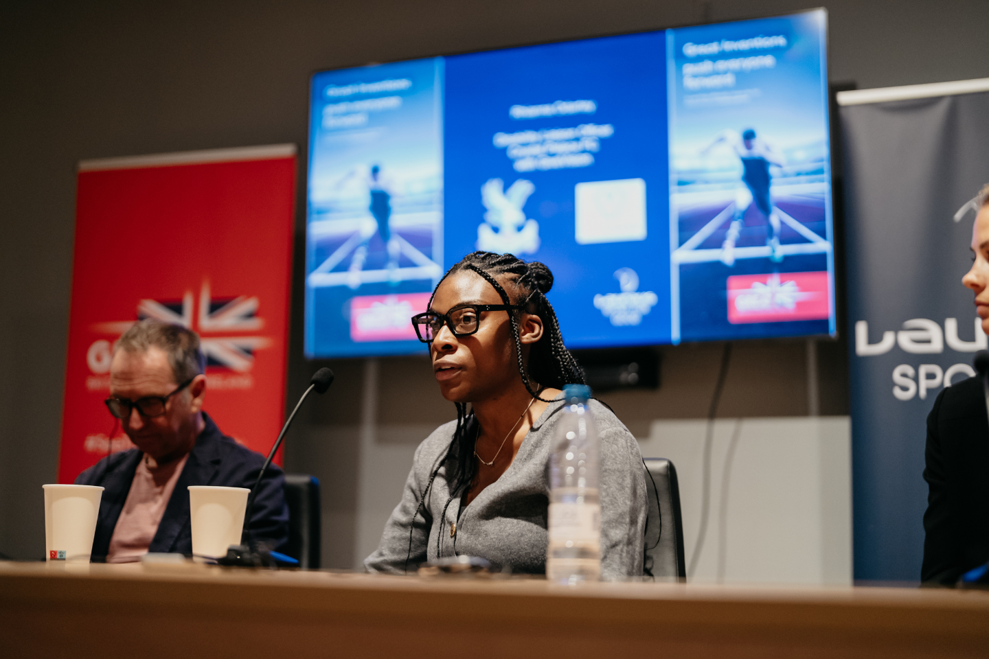 Sir Alex Ellis, embajador británico en España, afirmó: “En el Reino Unido y España, el deporte no es solo un pasatiempo, sino también parte de la identidad de nuestros países, un motor de crecimiento económico que fomenta el empleo, la innovación y las conexiones internacionales, y me enorgullece que el Reino Unido esté a la vanguardia de la tecnología adaptativa. A través de la campaña Gamechangers, la Embajada Británica se complace en contribuir a facilitar el intercambio de experiencias entre nuestras dos grandes naciones deportivas, para que la inclusión se convierta en la norma y no en la excepción”.  La Embajada Británica en España, a través de la campaña GREAT Gamechangers, sigue defendiendo la inclusión, la diversidad y la igualdad en el deporte, movilizando a socios británicos y españoles para demostrar cómo los valores compartidos pueden impulsar un cambio social significativo. Esta colaboración con Laureus se basa en un compromiso continuo para garantizar que el deporte sea accesible a los jóvenes de todas las capacidades.   Laureus Sport for Good es líder mundial en el sector del deporte para el desarrollo y apoya más de 300 programas en todo el mundo. A través de sus nuevos compromisos en Madrid, Laureus pretende ampliar el acceso al deporte, reforzar las vías de inclusión para los jóvenes con discapacidad y empoderar a las organizaciones locales con un profundo conocimiento de la comunidad.  La mesa redonda Shaping the Future of Inclusive Sport cuenta con el apoyo de la campaña Gamechangers de GREAT, que celebra el compromiso del Reino Unido con la igualdad, la diversidad y la inclusión a través de deportistas y actividades que realmente marcan la diferencia. GREAT es la campaña de marketing internacional del Gobierno británico, que muestra lo mejor del Reino Unido.  El deporte GREAT lo practican los Gamechangers